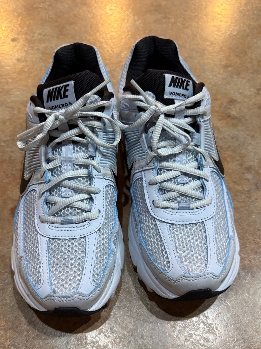 Nike Women’s Vomero 5. Size 10